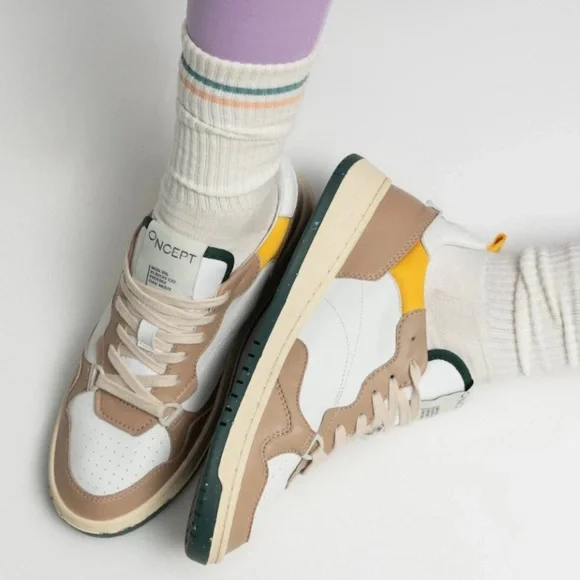 Most comfortable sneaker ever! In amazing shape. The Phoniex in Oak Multi 💚 - Picture 3 of 15